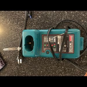 Makita Battery Charger